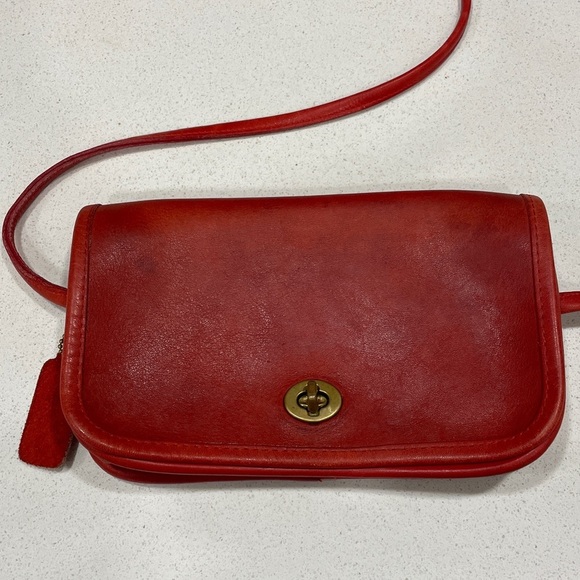 Vintage late 1970’s-Early 1980’s Coach Dinky Leather Bag Made In New York City - Picture 3 of 14